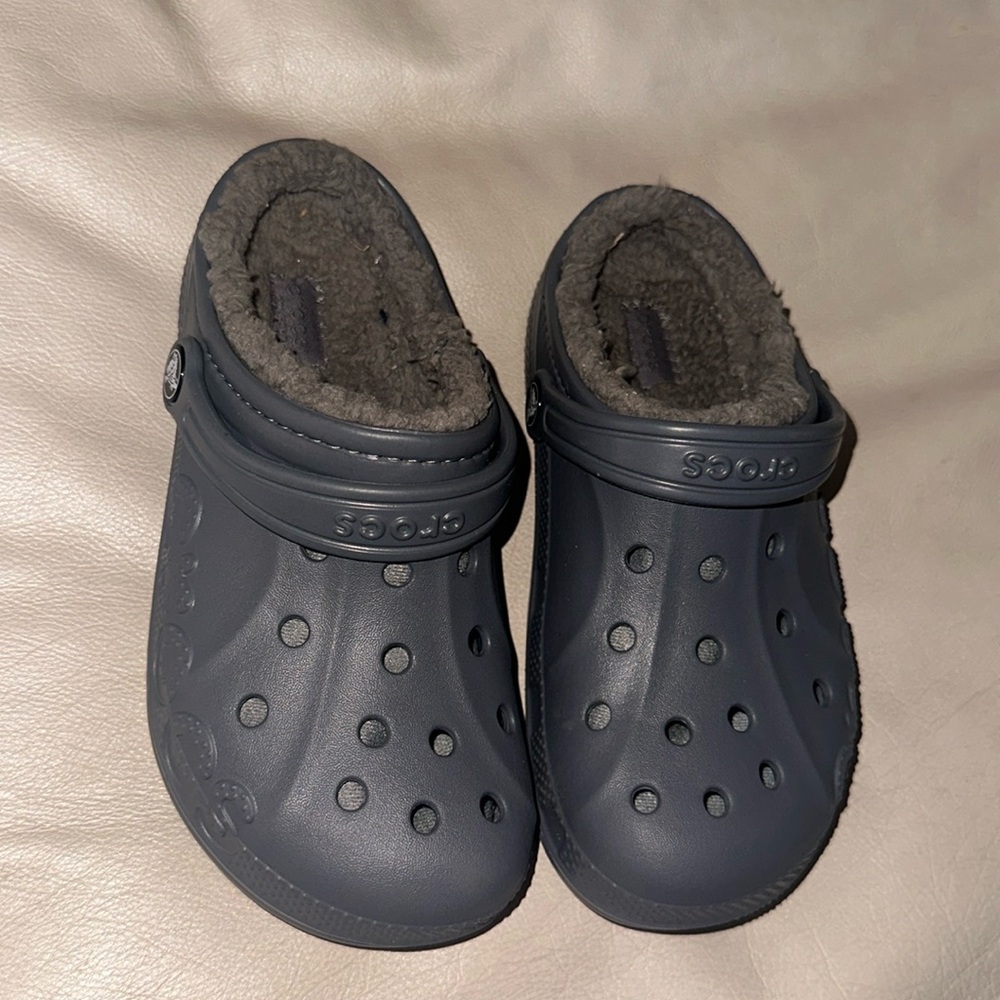 Boys crocs with fur size 3